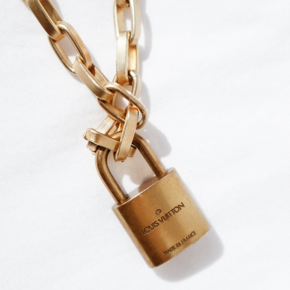 ❣️ SOLD ❣️LV Lock Chain Necklace - Picture 4 of 6